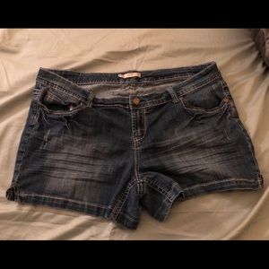 Maurices denim shorts. Size 20